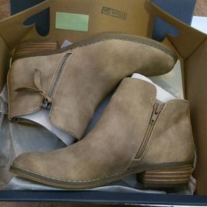 Tan side zip bootie